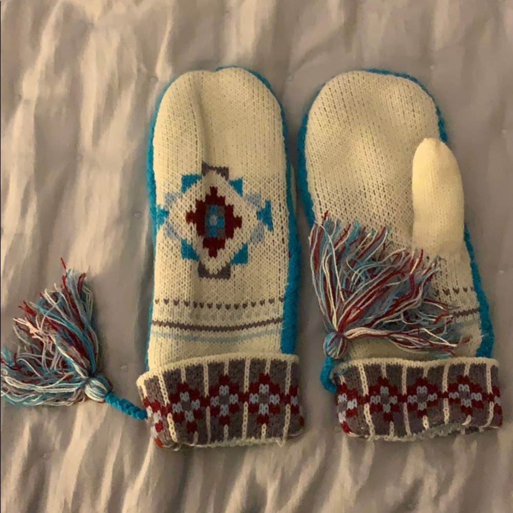 UO mittens
